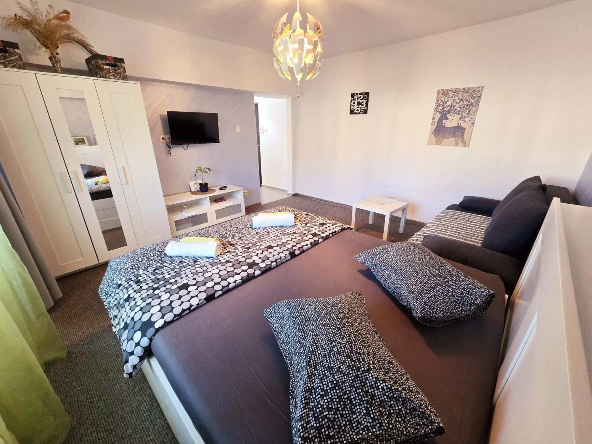 Marcos Apartments - Self Check-In Reșița Dış mekan fotoğraf