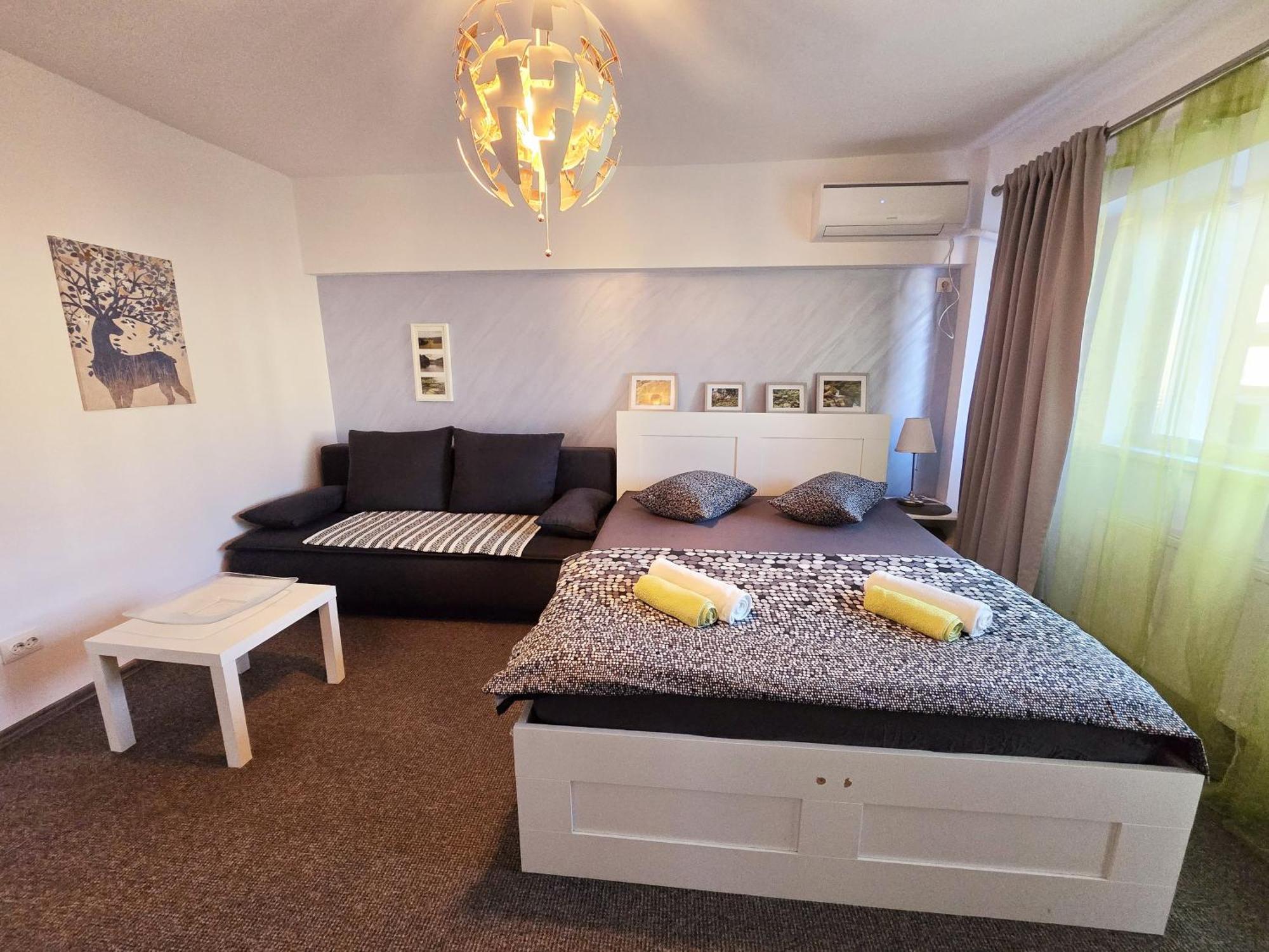 Marcos Apartments - Self Check-In Reșița Dış mekan fotoğraf